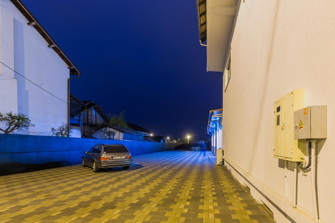 Hotel Raxand Residence Mioveni Exterior foto