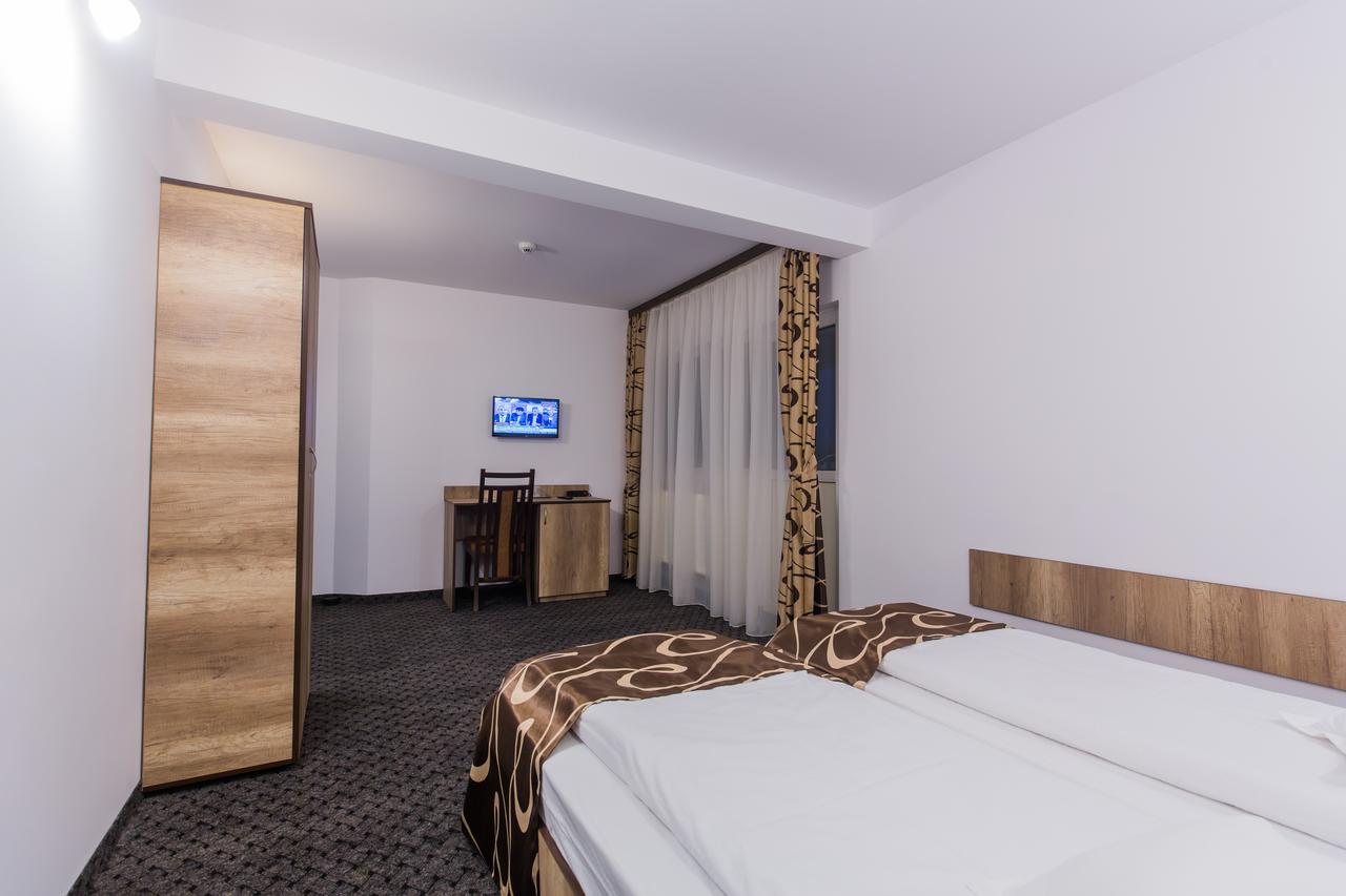 Hotel Raxand Residence Mioveni Exterior foto